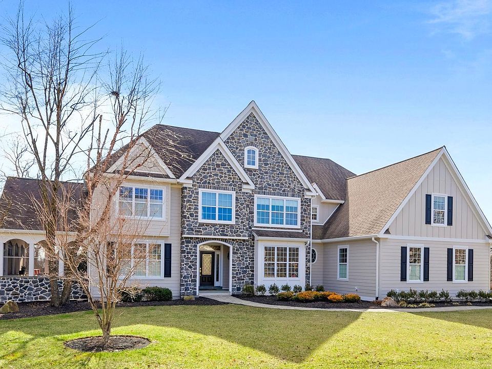 1st image of 100 Viburnum Dr