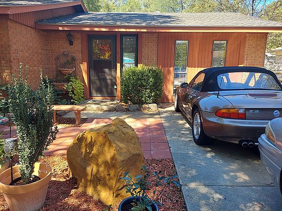 2nd image of 217 Fairwood Cir