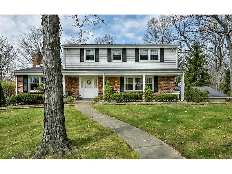 210 Woodcroft Rd photo 1