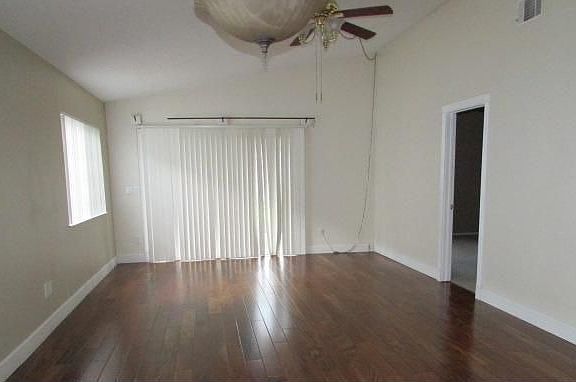 4th image of 542 Harvard Pl