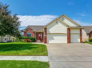 3037 N Triple Creek Dr, Derby, KS 67037