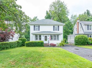 1129 Highland Park Rd, Niskayuna, NY 12309
