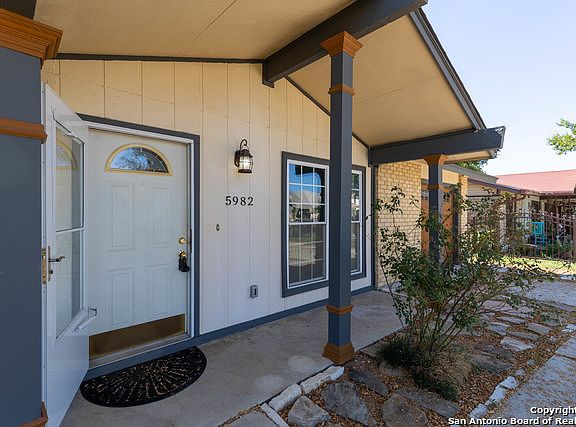 3rd image of 5982 Midcrown Dr