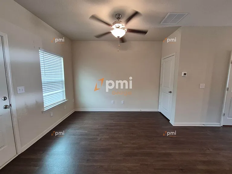 511 Highwood Ln — Photo 4