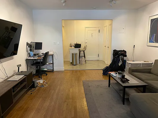 Rented by Buchbinder & Warren | media 10