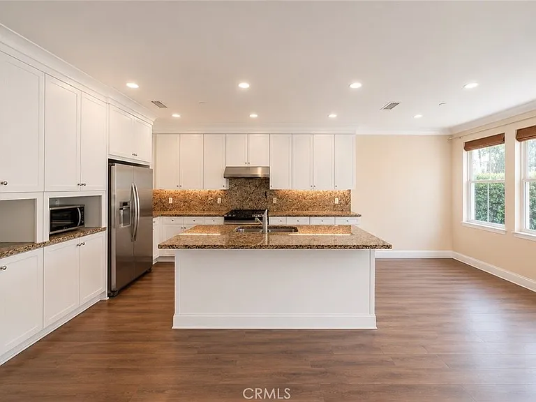 103 Oasis — Photo 9
