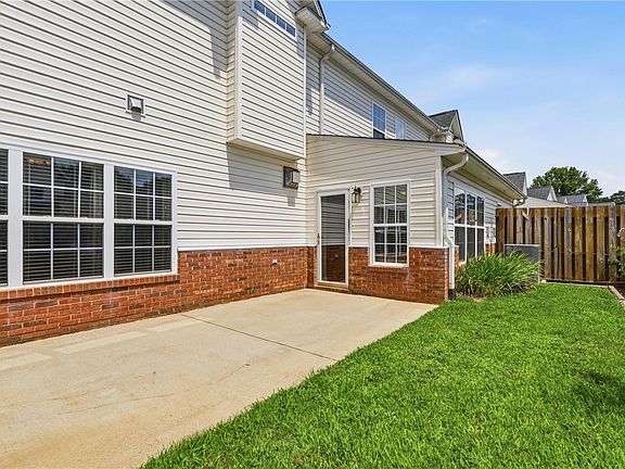 5th image of 102 High Crest Ct
