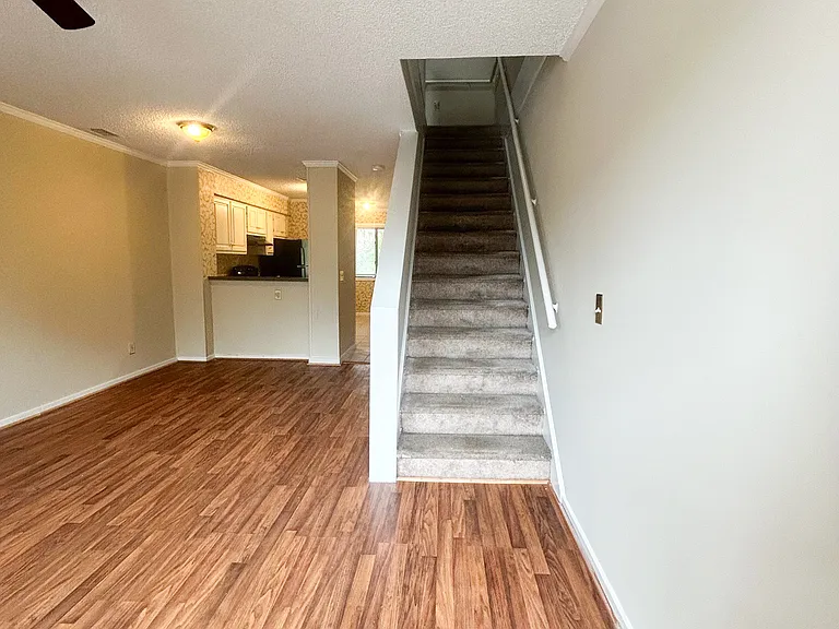 19 Canterbury Ct #1 — Photo 2