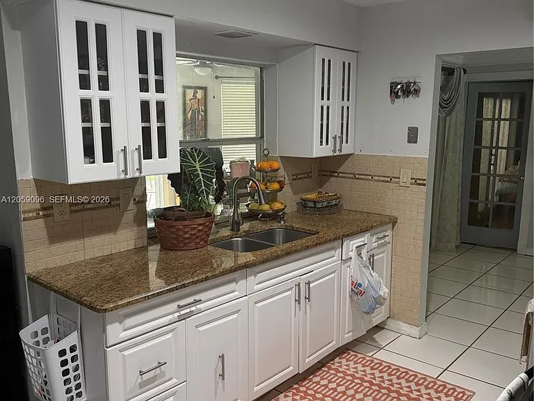 8108 NW 93rd Ter — Photo 3