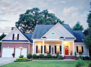 1402 Three Chimneys Dr, Hope Mills, NC 28348