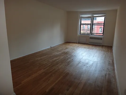 Rented by KVNY Soho | media 29