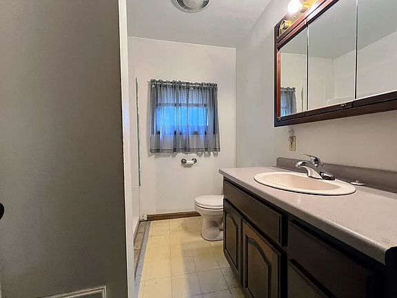 4th image of 509 N Belmont St APT 3