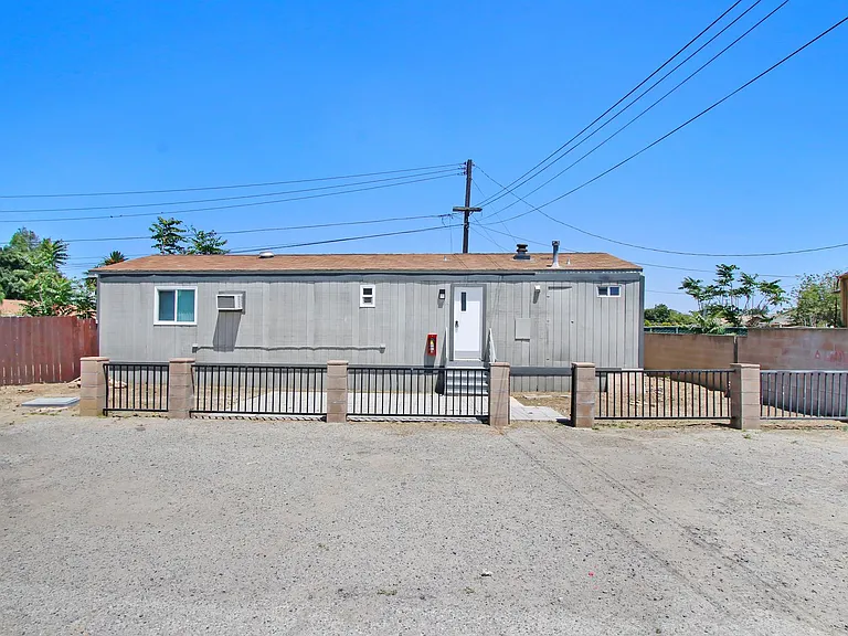 10918 Jurupa Rd #10914 — Photo 14