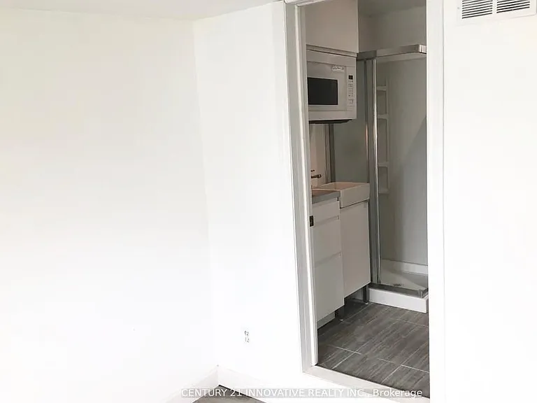 42 Saint Dunstan Dr #STUDIO — Photo 4