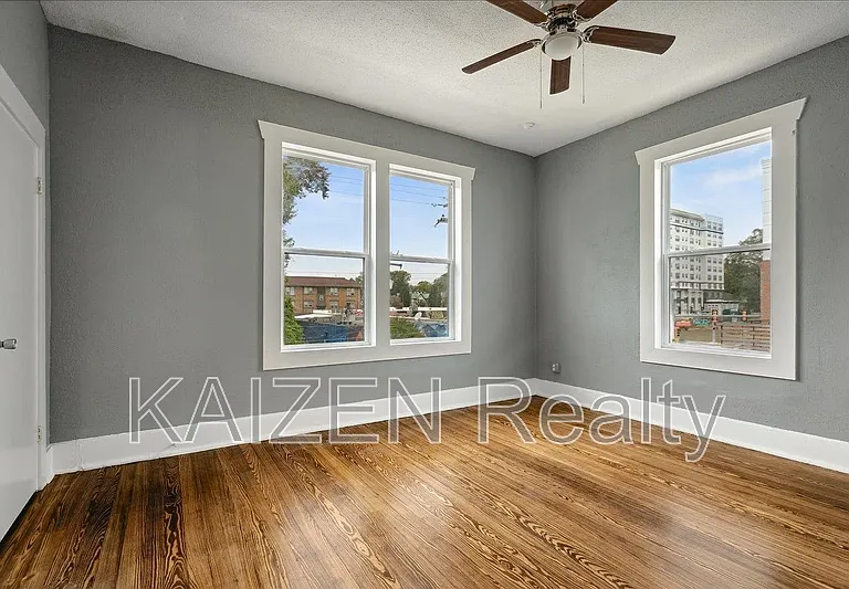 156 N Tucker St — Photo 12
