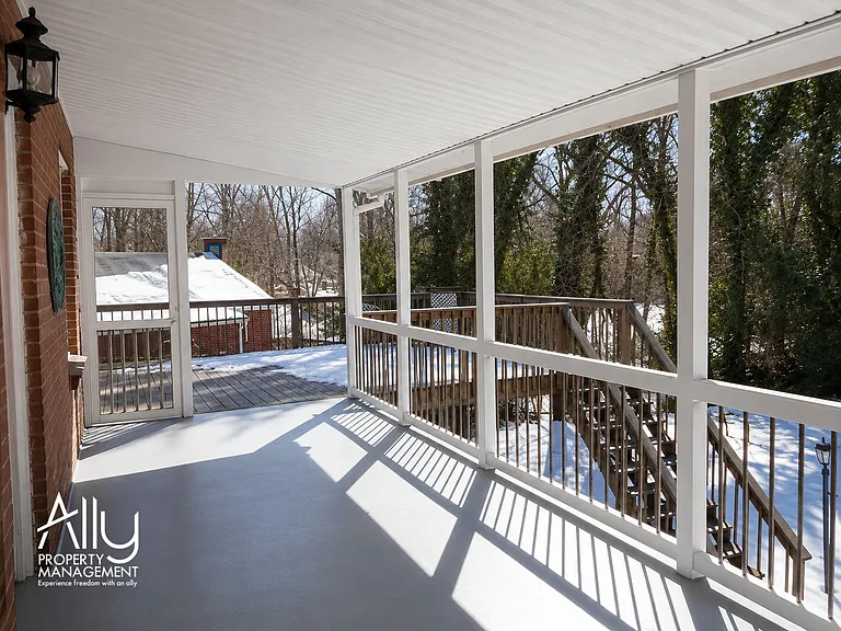 1605 Cambridge Cir — Photo 27