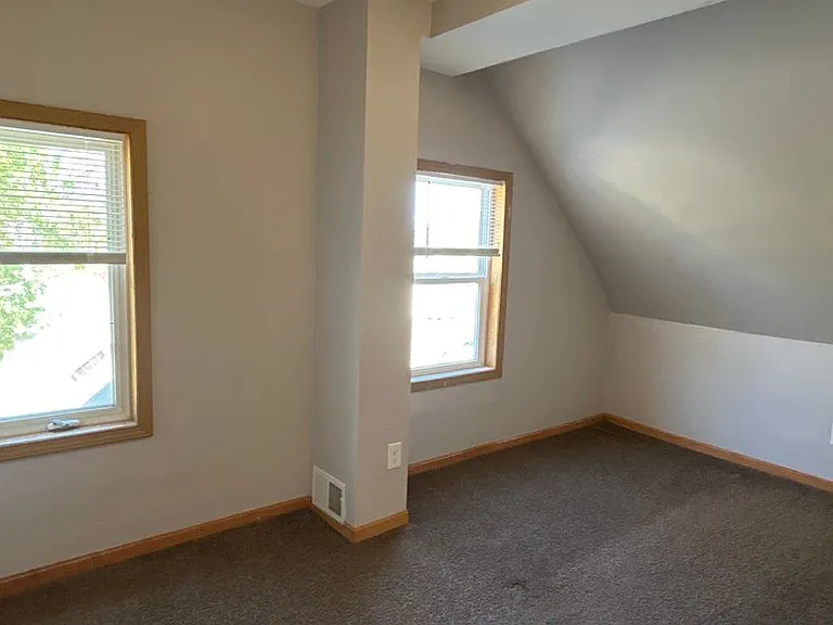 623 Maryland Ave E — Photo 11