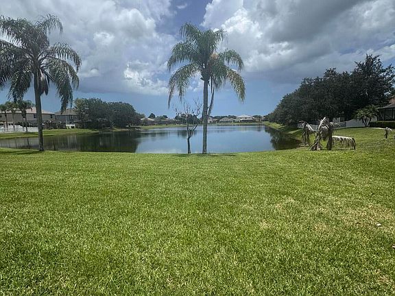 5th image of 4095 Fenrose Cir