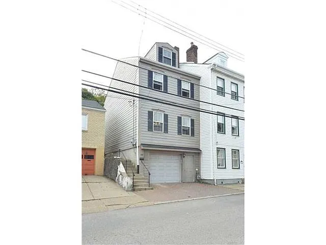 98 Pius St photo 1
