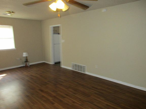 3rd image of 4627 SW H Ave