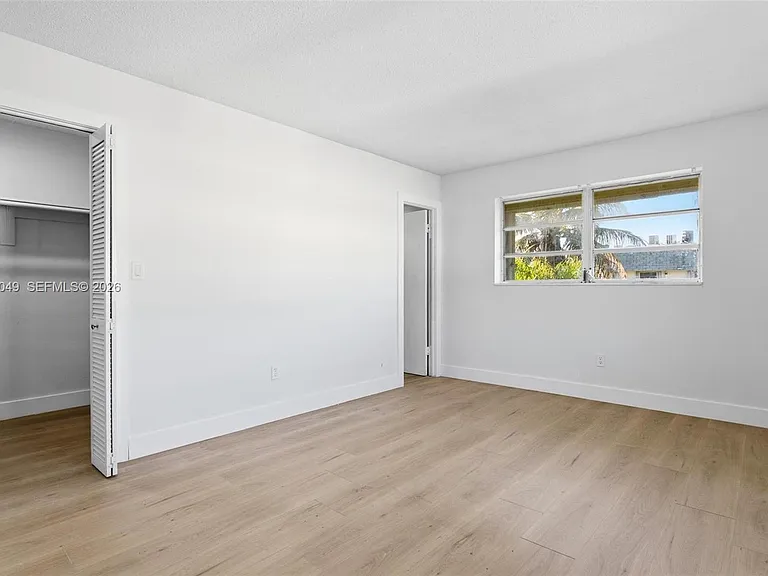 15205 NE 6th Ave #D305 — Photo 10