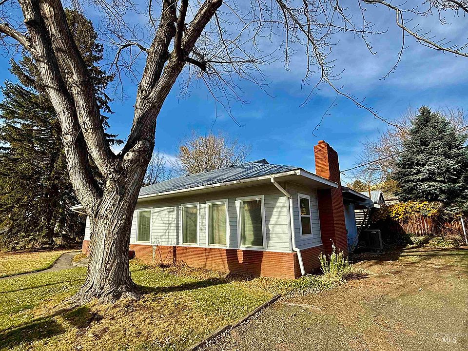 1st image of 2395 Villard St