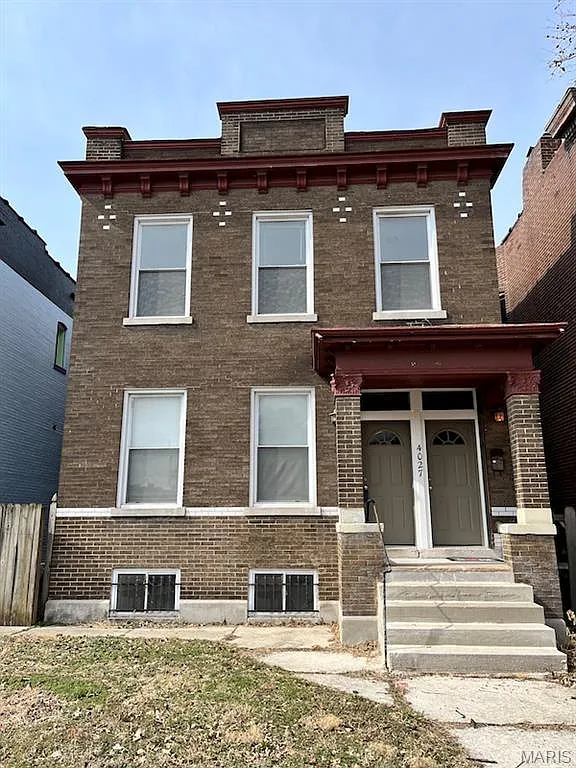 4027 S Grand Blvd photo 1