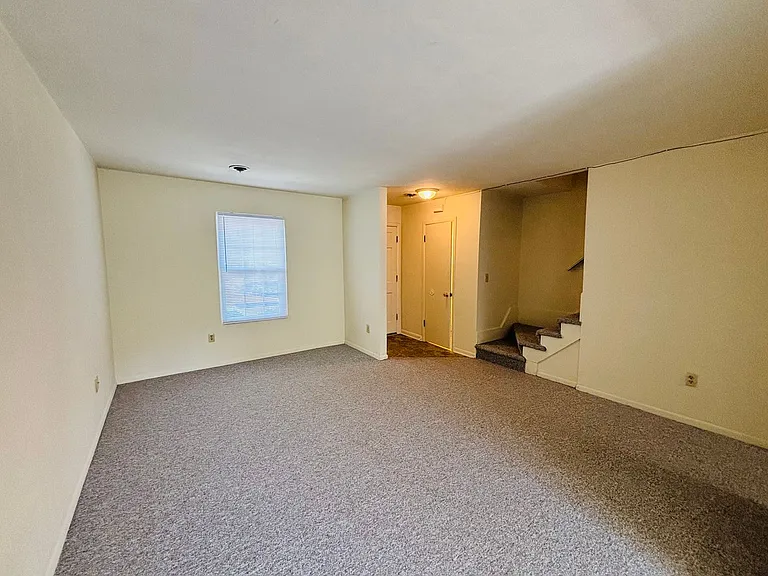 323 New Kent Rd — Photo 5