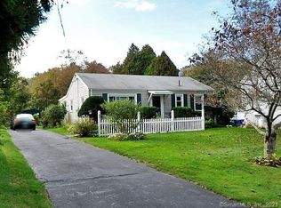 28 Roseleah Dr, Waterford, CT 06385