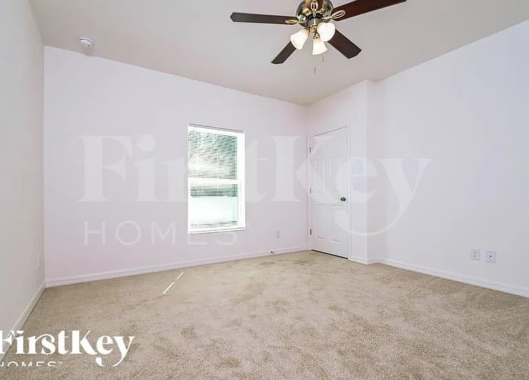900 Avenal Ln — Photo 9