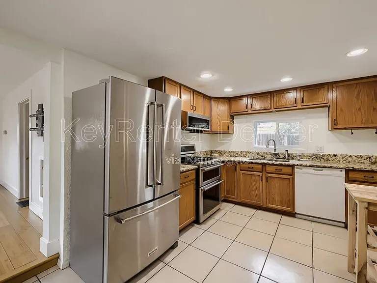 4870 Beach Ct — Photo 7