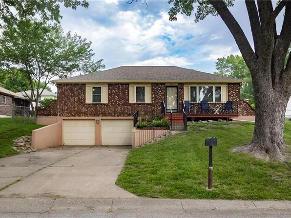 7813 NW Milrey Dr, Kansas City, MO 64152