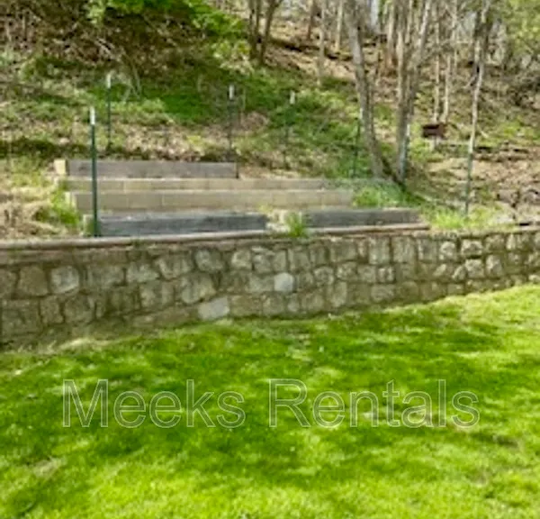 1118 Montrose Dr — Photo 6