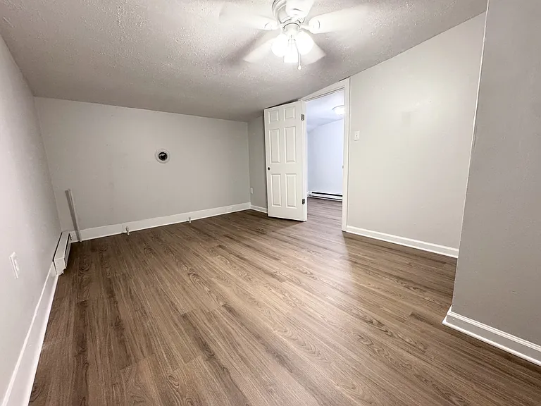 526 E Main St — Photo 13