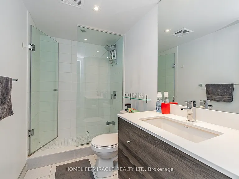 525 Adelaide St W #501 — Photo 14