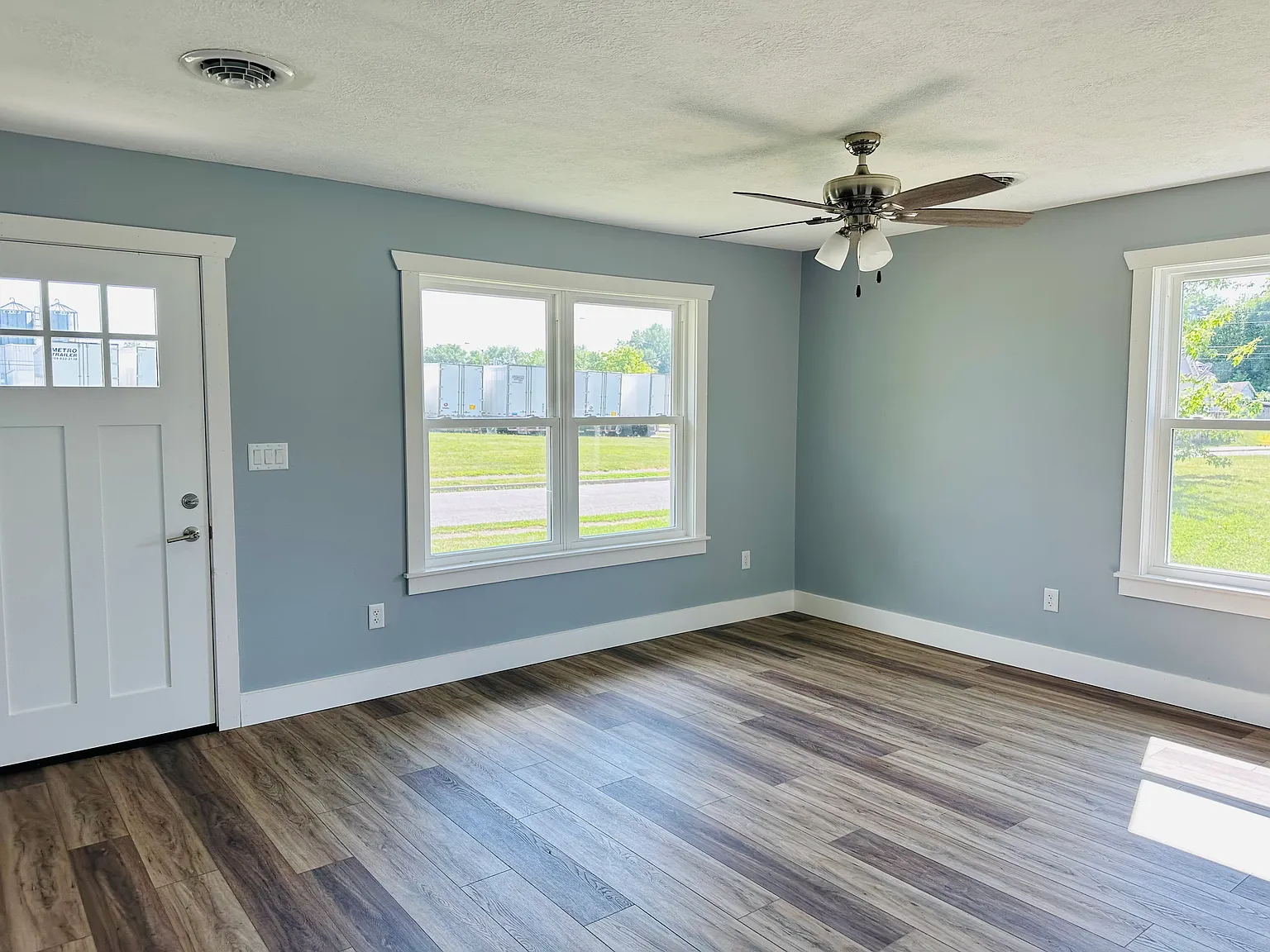 4 bed, 1176 sqft, $1,000 — Photo 2