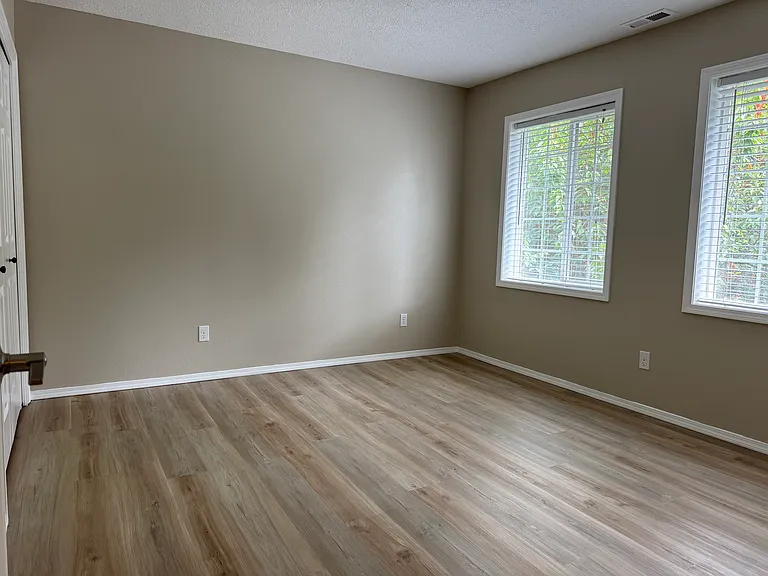 2450 NW 15th Cir — Photo 32