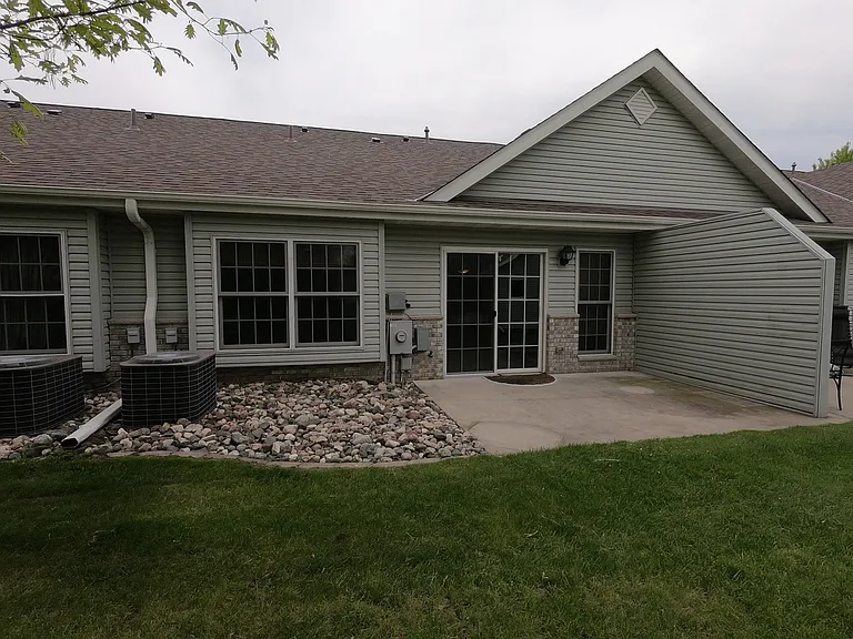 763 Rockford Ave E — Photo 5