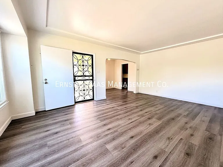 12911 Whitewood Ave — Photo 2