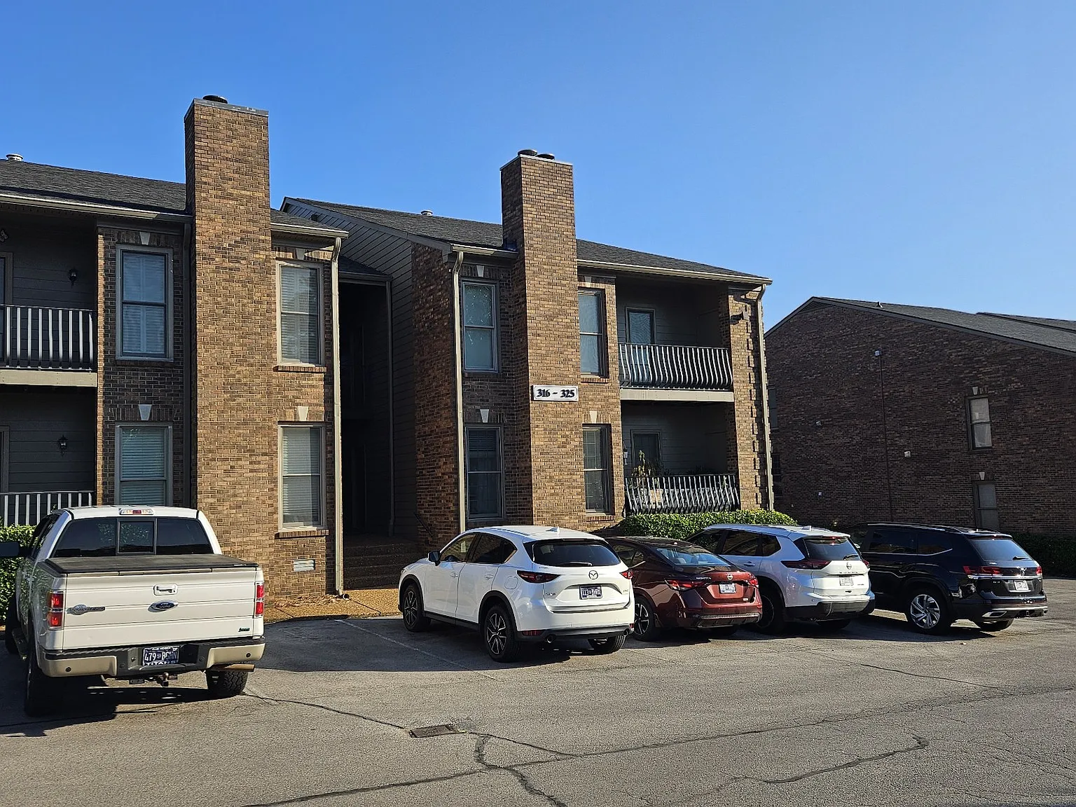 1 bed, 1.0 bath, 896 sqft, $1,575 — Photo 1