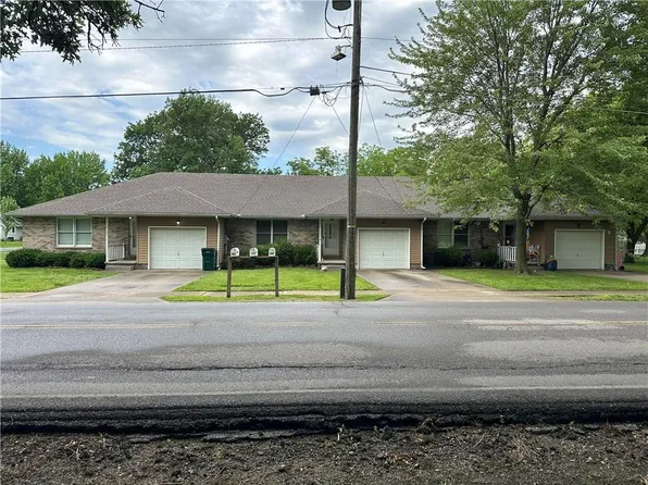 401 N Cayuga St, Frontenac, KS 66763