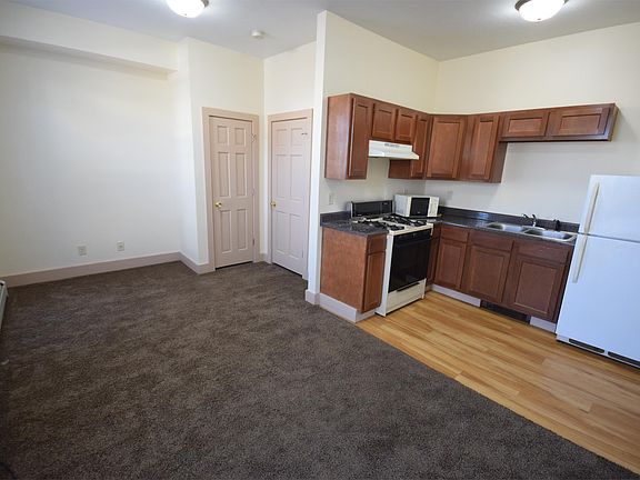 3rd image of 556 Jefferson St APT 3