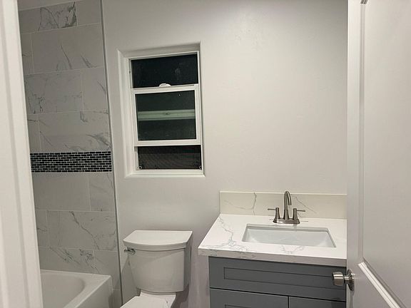 4th image of 521 Summerhill Dr #1
