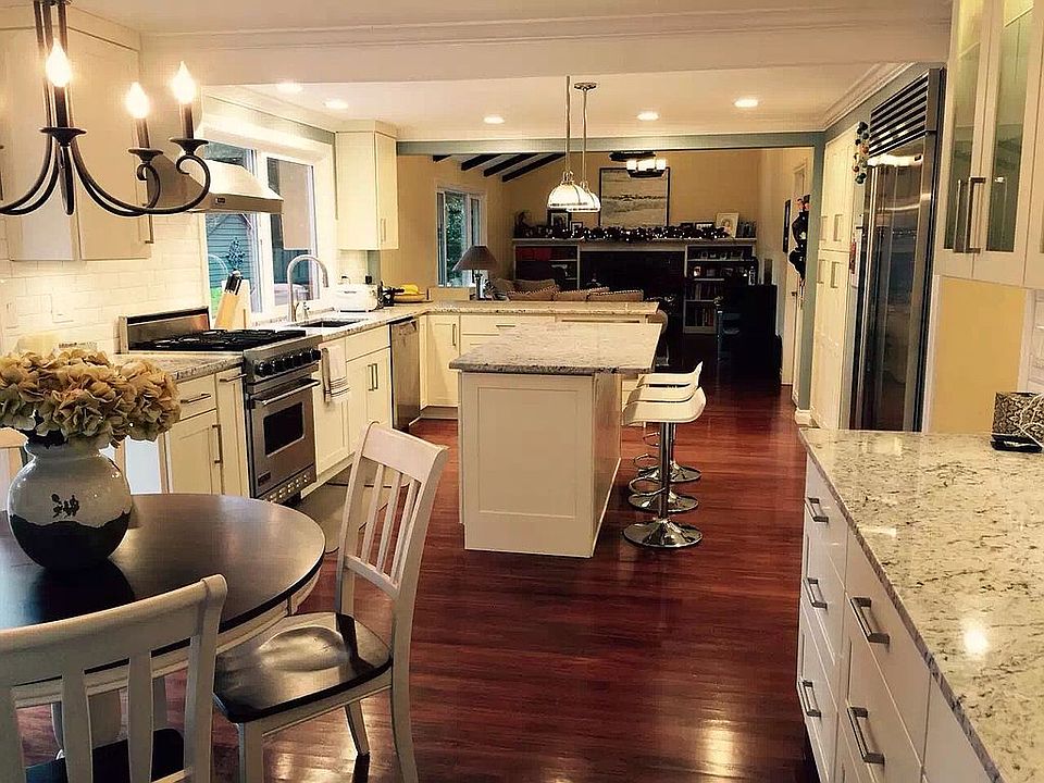 2nd image of 8021 SE 65th St