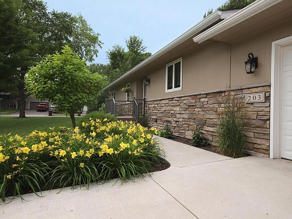 2nd image of 203 Meadow Ln