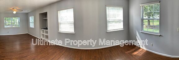 2nd image of 3913 Wilshire Blvd #New