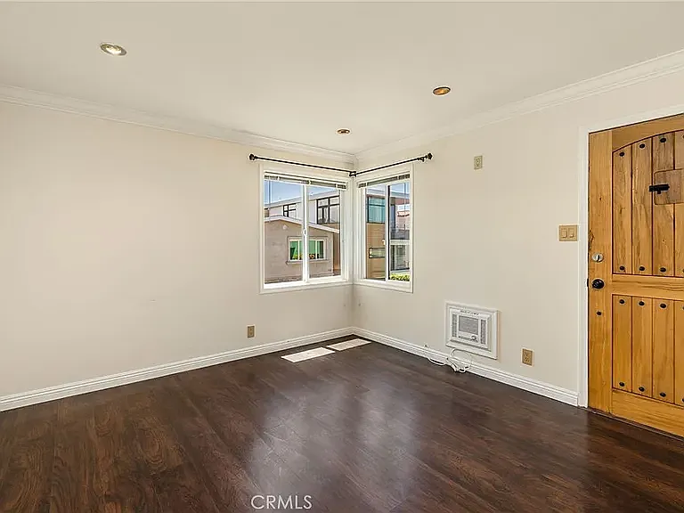 455 28th St #A — Photo 2