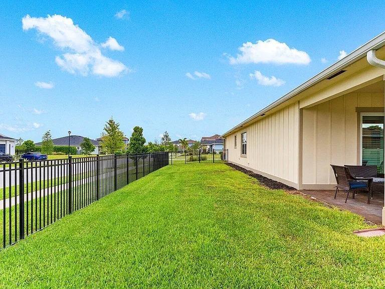 962 Castaway Ct — Photo 31