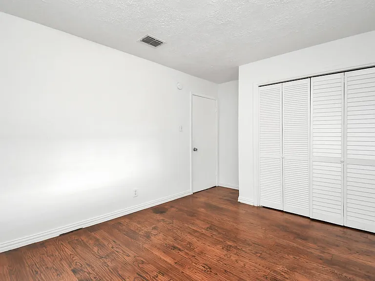 10131 Kent Towne Ln — Photo 13