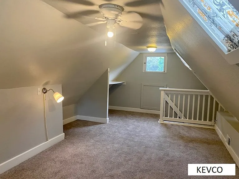 601 E Myrtle St — Photo 12